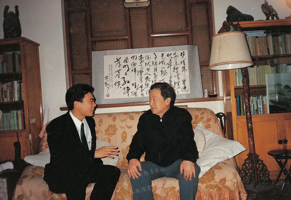 1997年陈博洲作客于文化部代部长贺敬之（右）家中