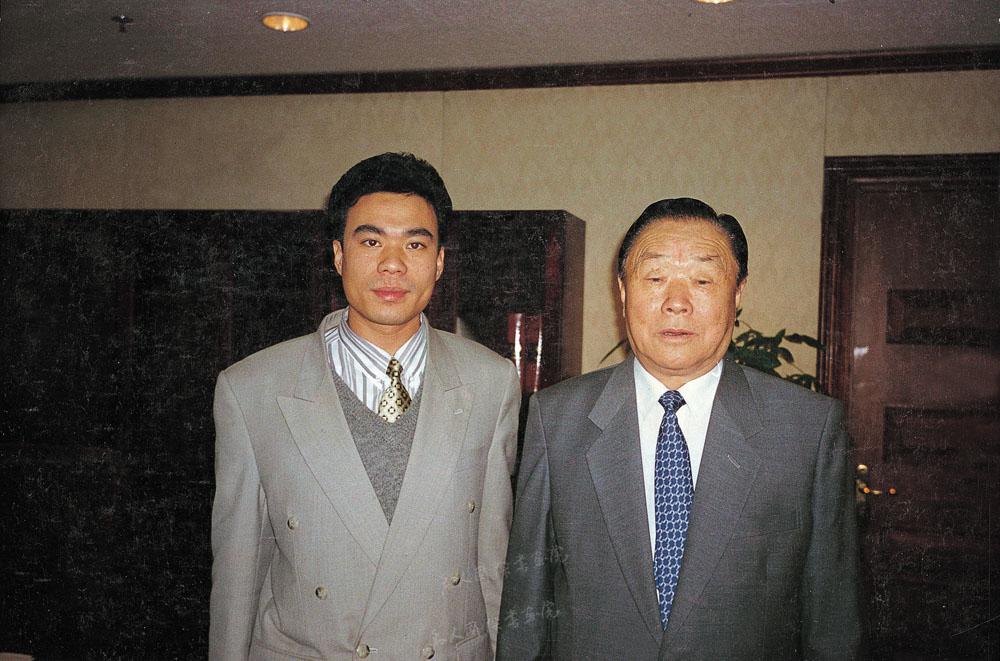 1998年3月全国政协副主席万国权在北京接见陈博洲